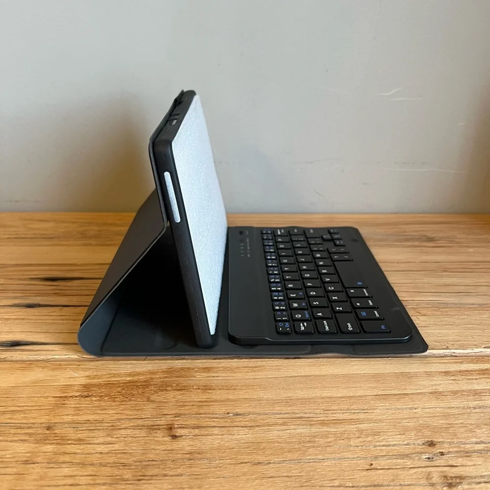 Black Wireless Smart Keyboard Case for iPad 9th Generation-NIB